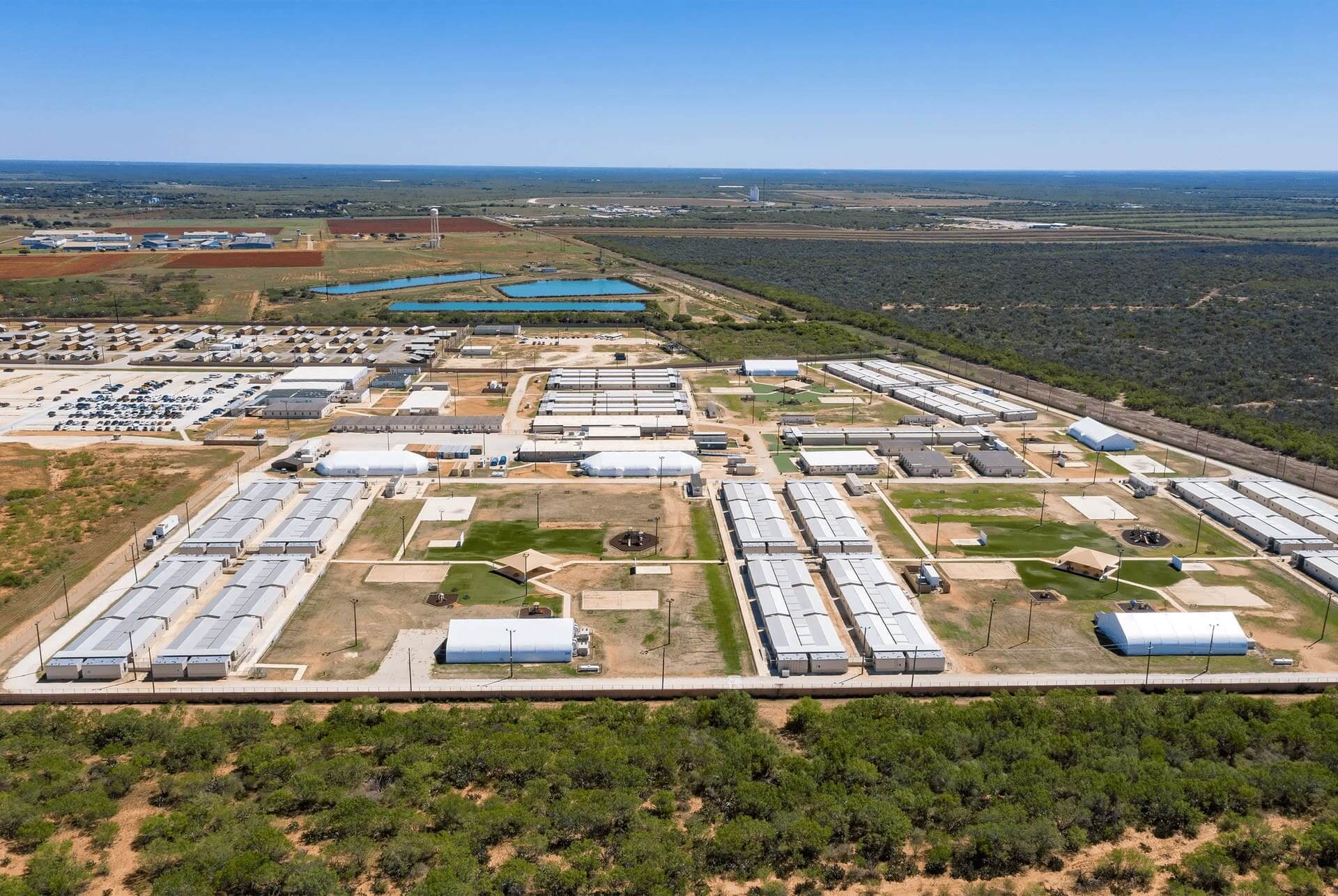South texas immigration detention center with capacity for 2,400 people to reopen