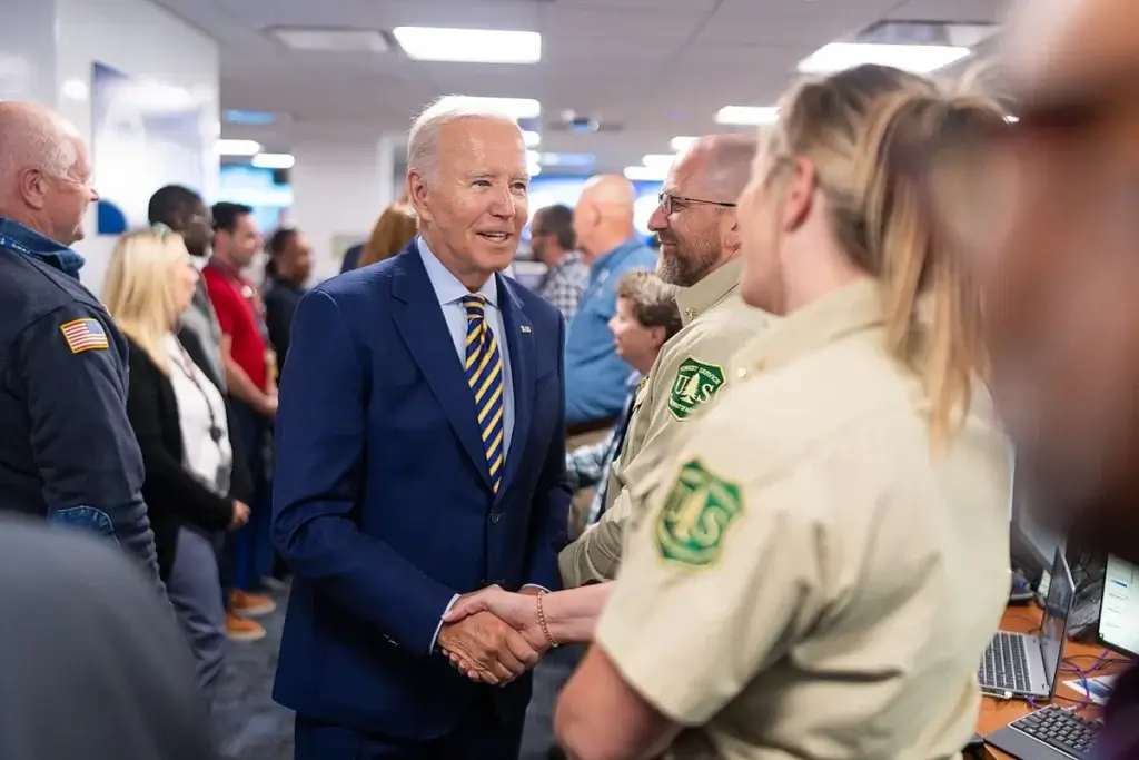 biden fema after hawaii fire Biden thanking fema staff