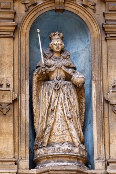 london statues2 Statues of women in london, elizabeth i