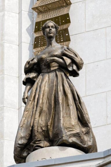 london statues7 Statue of ada loveace