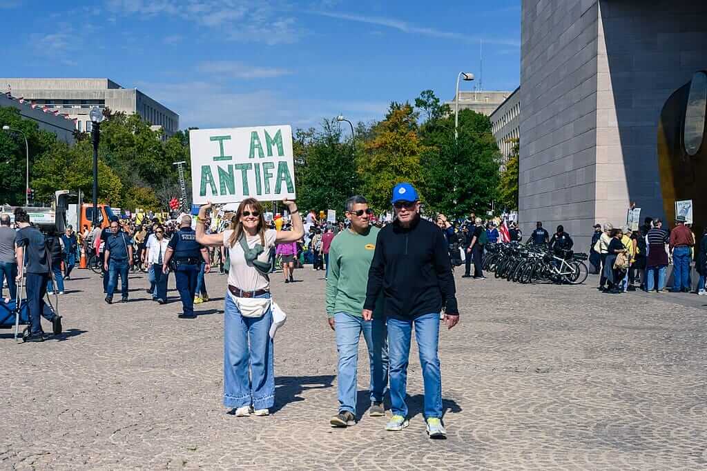 No kings i am antifa sign referring to trump ptoclamation about antifa terrorists