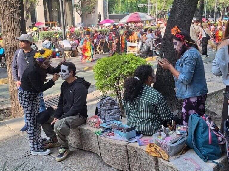 latin america cosmetics halloween During holidays like halloween, the proliferation of items of dubious origin and poor quality increases.