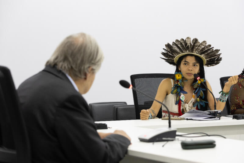 cop30 conversation Brazilian activist txai suruí, of the paiter suruí people, addresses the un secretary general, antónio guterres, during a cop30 meeting