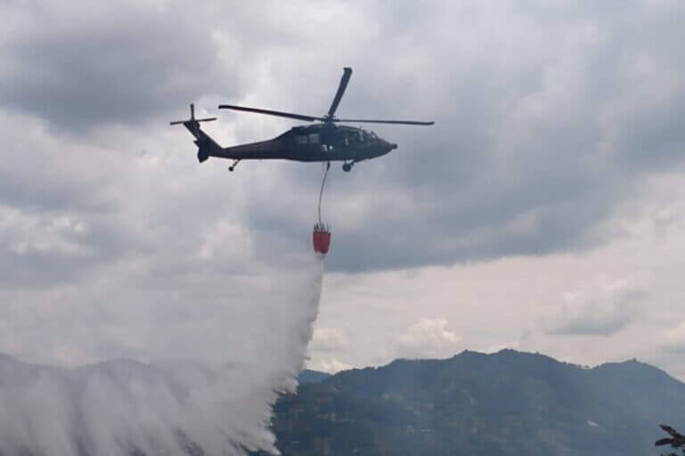 helicopter argentina fires Helicopter dropping water on fires in colombia