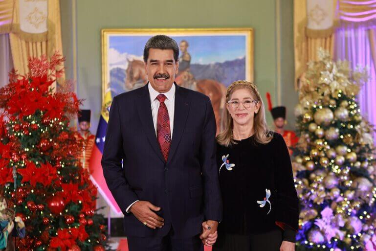 maduro and wife Nicolás maduro and his wife on christmas