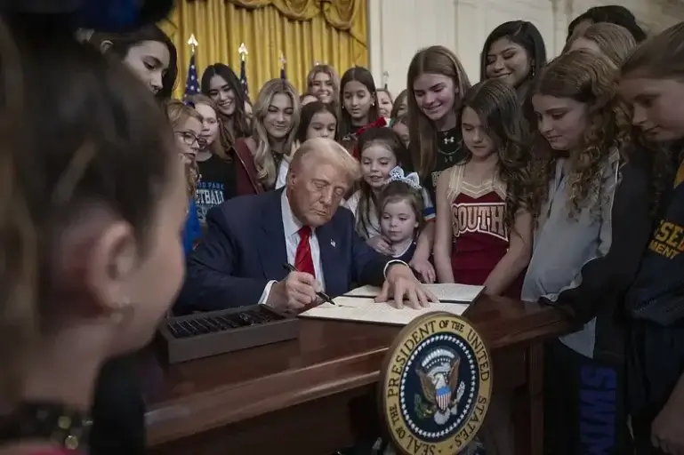 trump signing eo kids Trump signing an order with kids around him