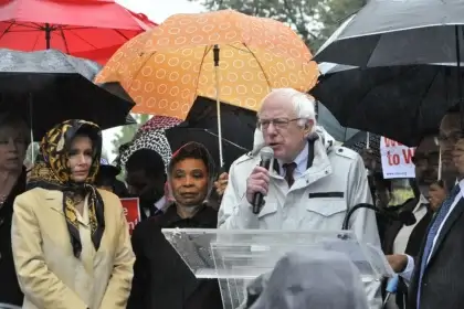 Bernie sanders speaking next to jesse jackson
