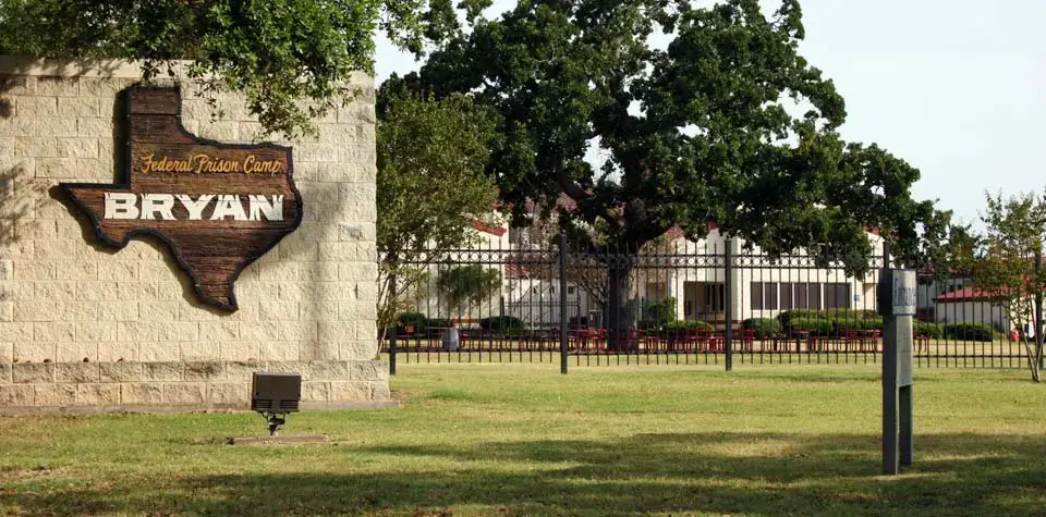 Federal prison camp in bryan texas. Sarah kellen co-conspirators