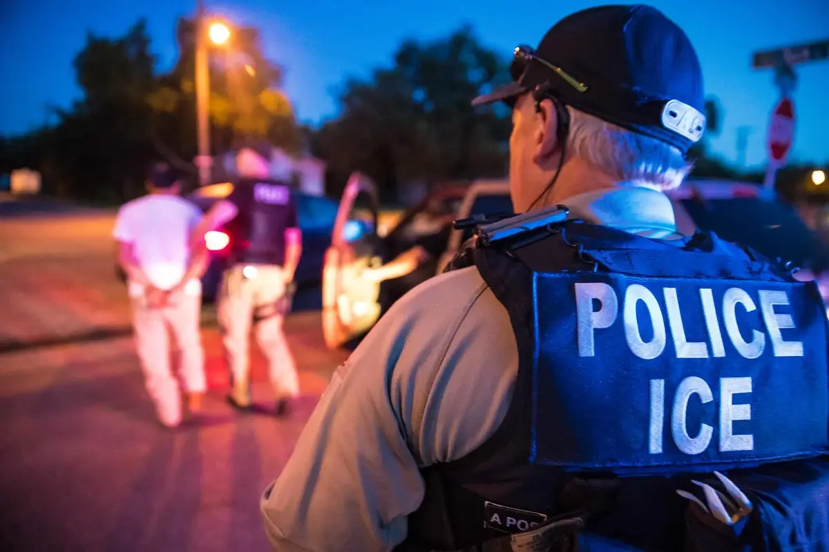 ice 2 Ice agents making an arrest