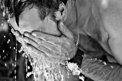California heatwave man splashing water on his face