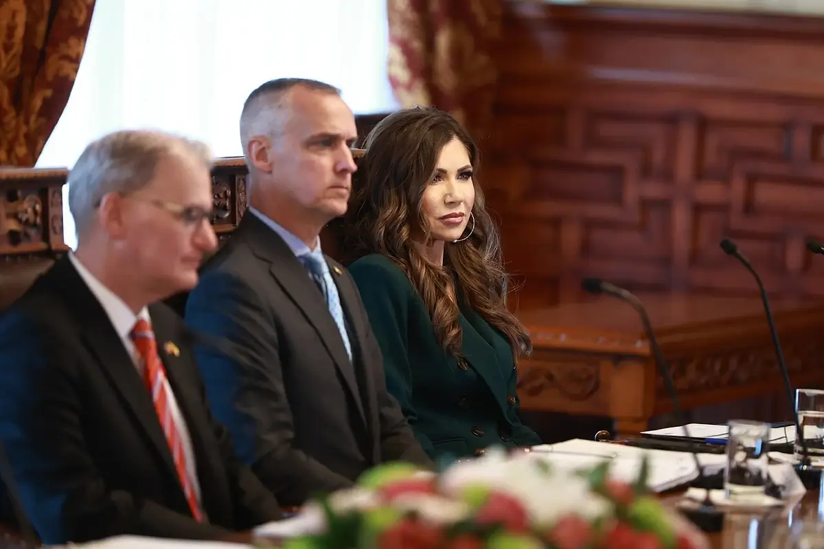 cory lewandowski Corey lewandowski with kristi noem meeting with a foreign leader