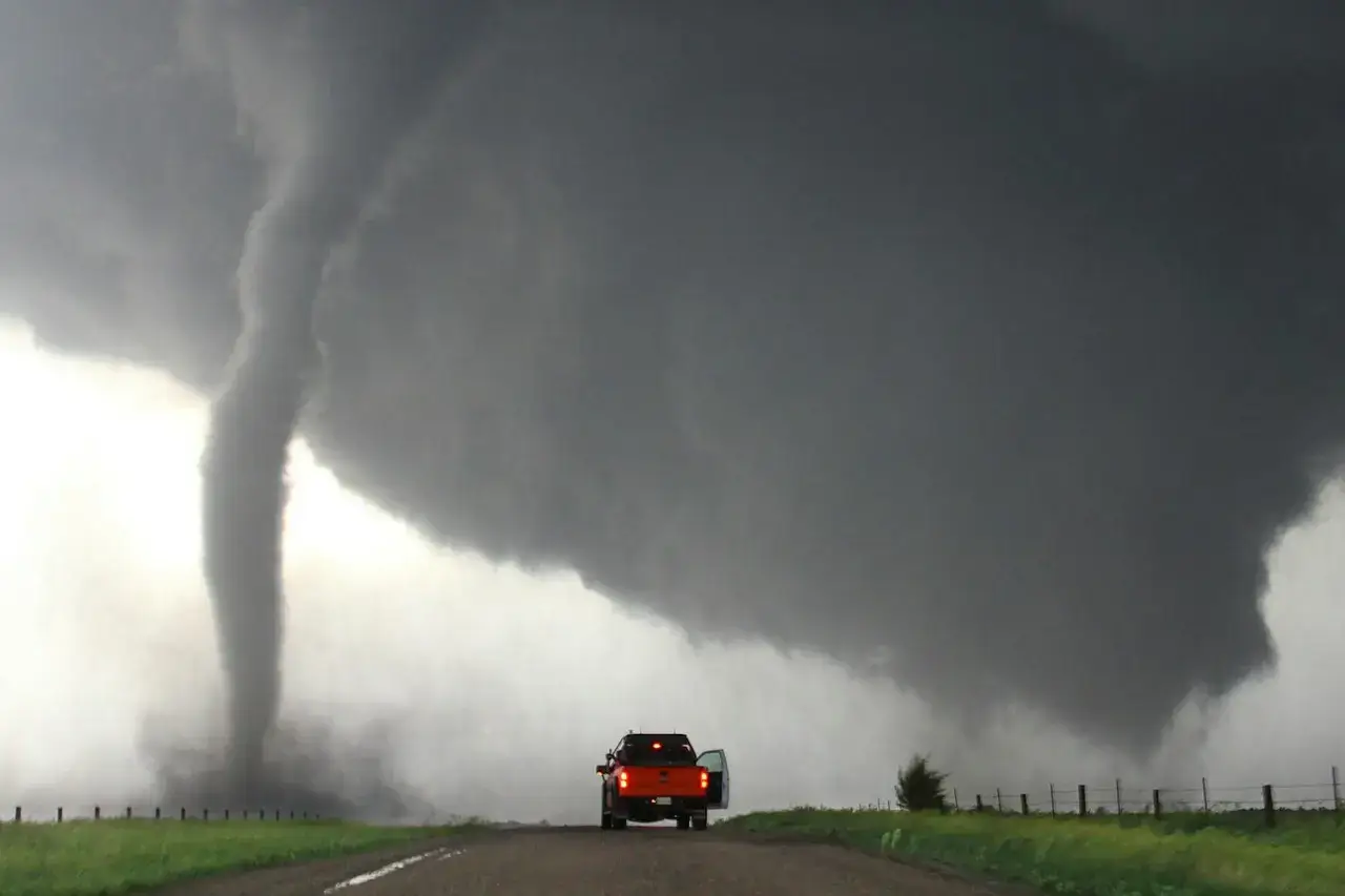 inside a tornado featured Can a person survive inside a tornado like this? Find out!