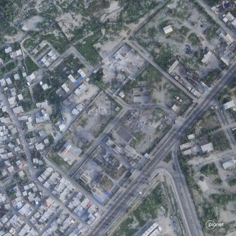 A satellite image of an iranian revolutionary guard compound taken on march 4, several days after an airstrike destroyed a school on the edge of the compound. The image reveals that half a dozen other buildings in addition to the school were struck.