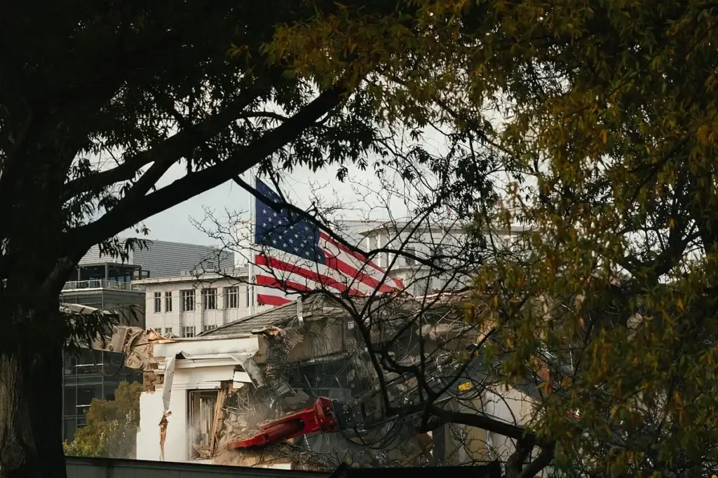 White house ballroom east wing demolition. Emoluments clauses