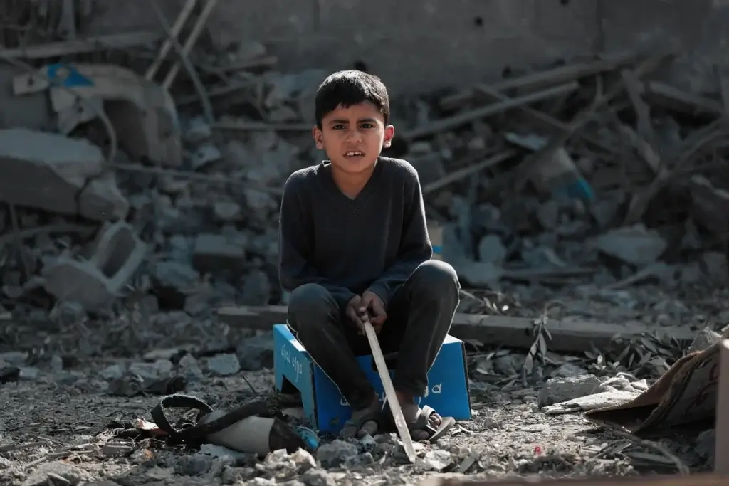 hosnysalah child gaza rubble Rats are biting babies in gaza. A child sitting in the rubble.
