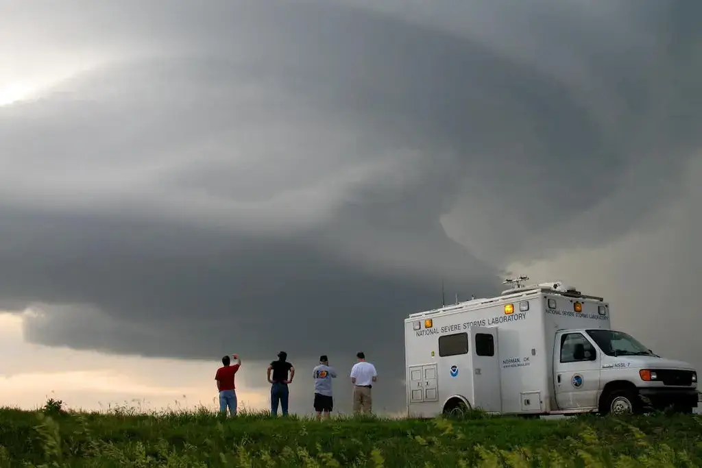 inside a tornado image1 Scientists working with the national severe storms lab watch a thunderstorm’s evolution in kansas.