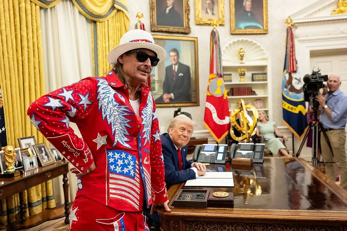 kid rock white house Kid rock with trump in the oval office