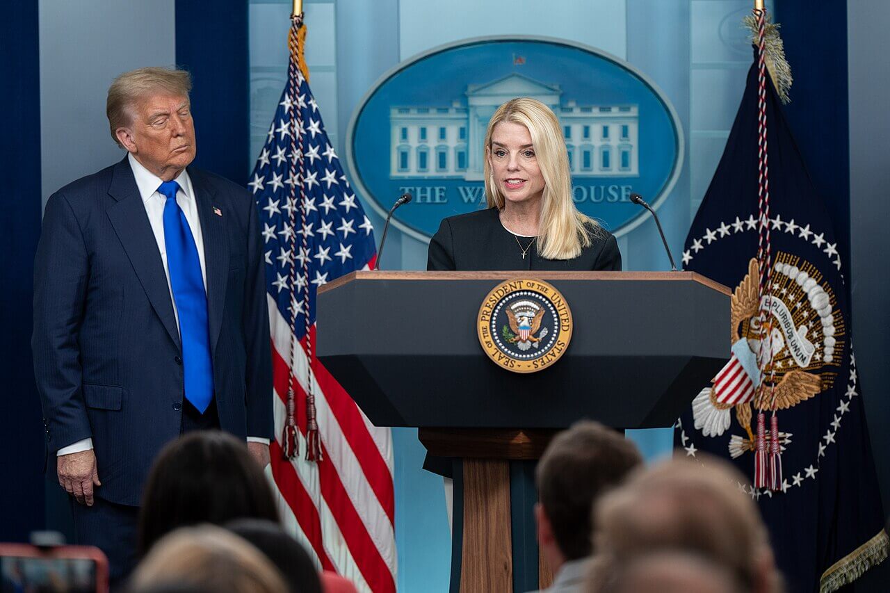pam bondi trump presser Doj dropped criminal charges. Pam bondi and donald trump