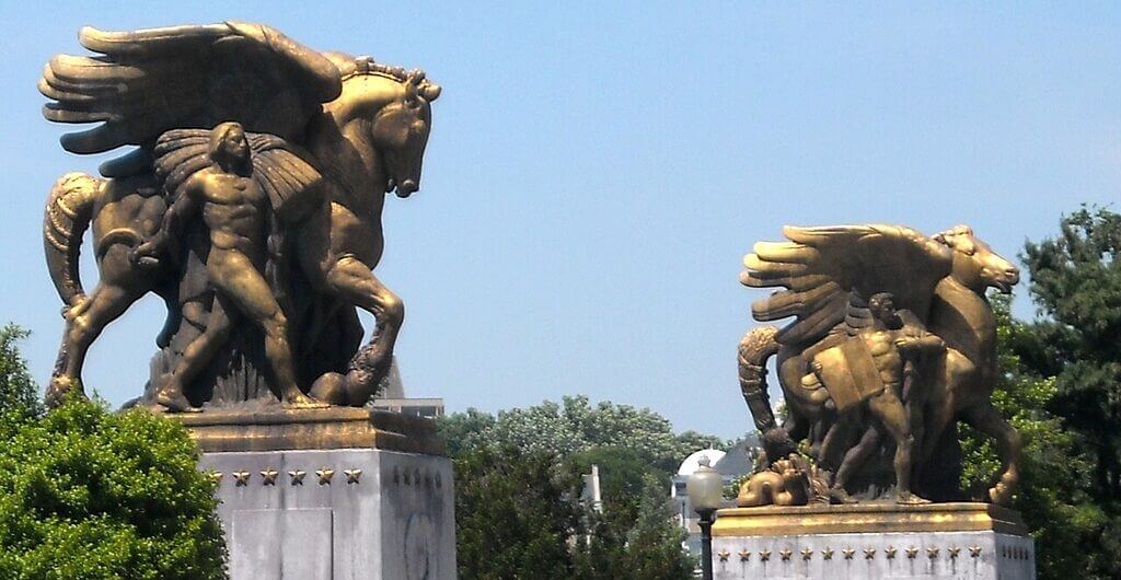 horse statues near lincoln memorial Horse statues coated in gold