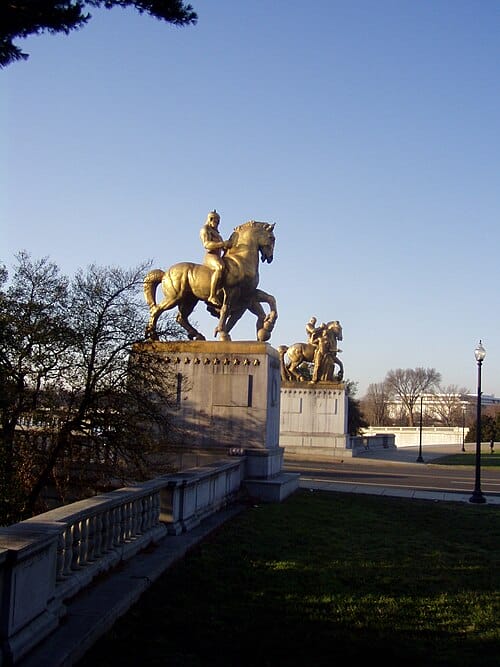 horse statues dc Horse statues to be gilded in gold leaf