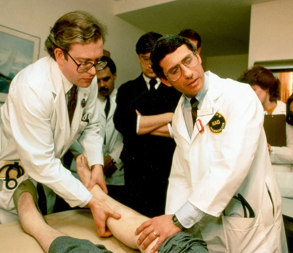 dr fauci aids patient Dr. Anthony fauci hearing ignored his contribution to aids. He examines an aids patient in this photo from 1987.