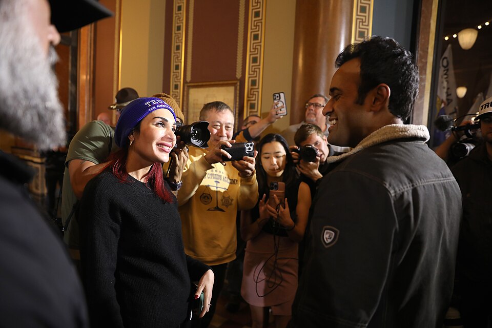 laura loomer ramaswamy Laura loomer speaking to vivek ramaswamy. Julia curlee